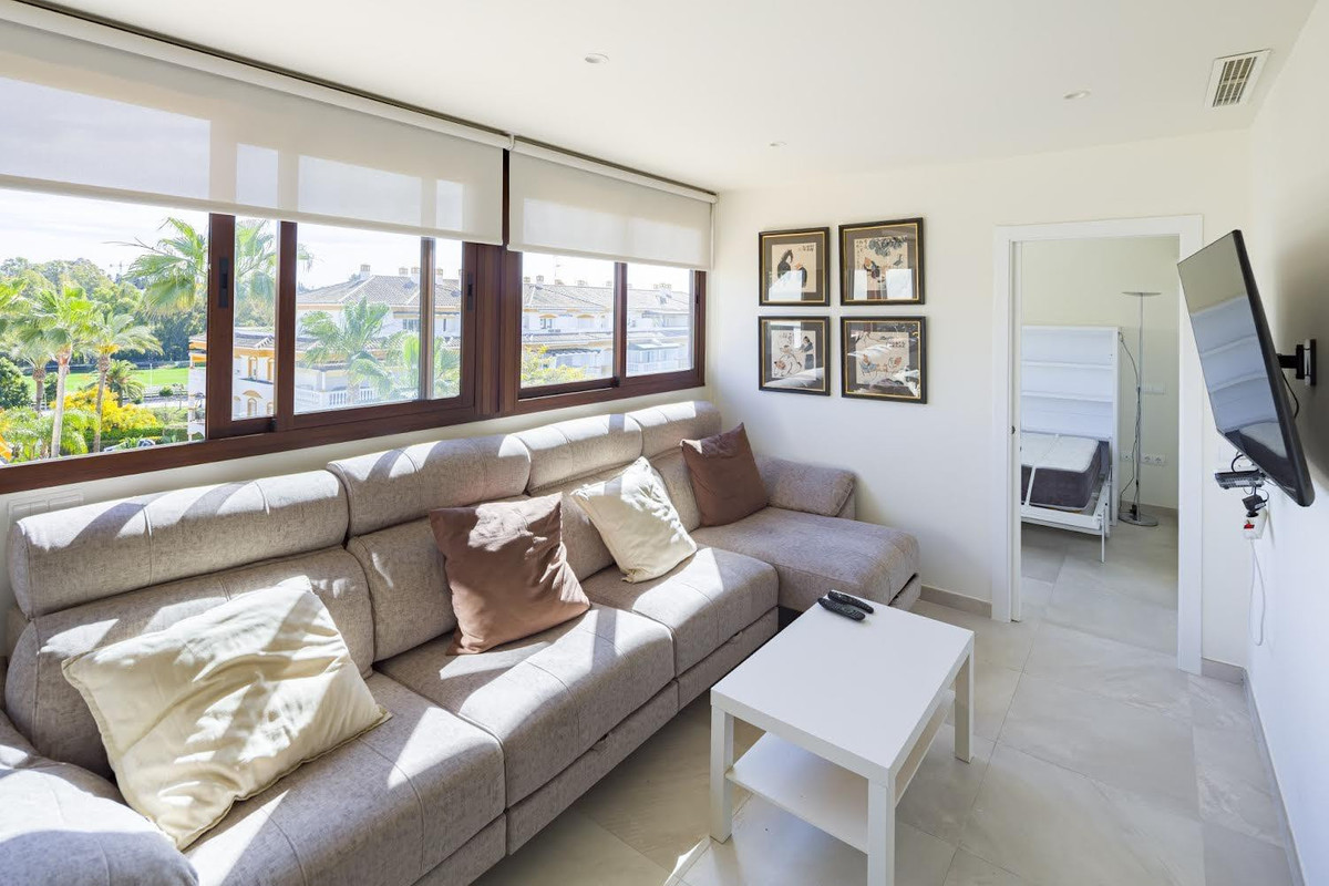 2 Bedroom Apartment for Sale in Nueva Andalucía — view 3