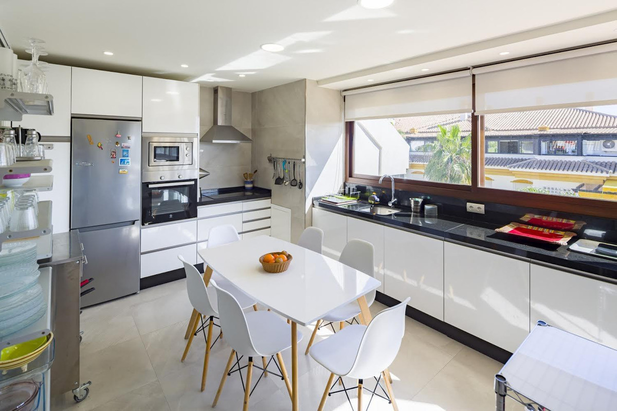 2 Bedroom Apartment for Sale in Nueva Andalucía — view 6