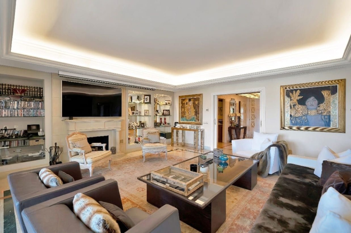 3 Bedroom Apartment for Sale in Marbella — view 4