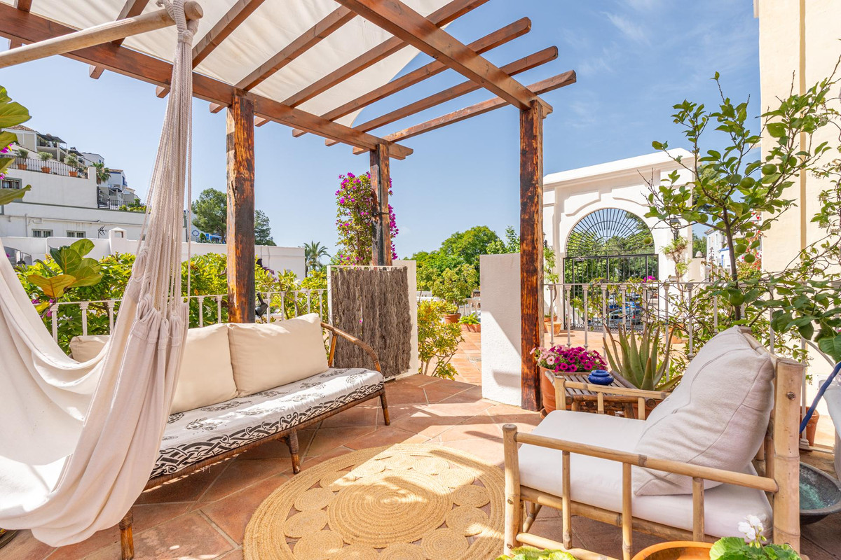 2 Bedroom Villa for Sale in Benahavís — 3