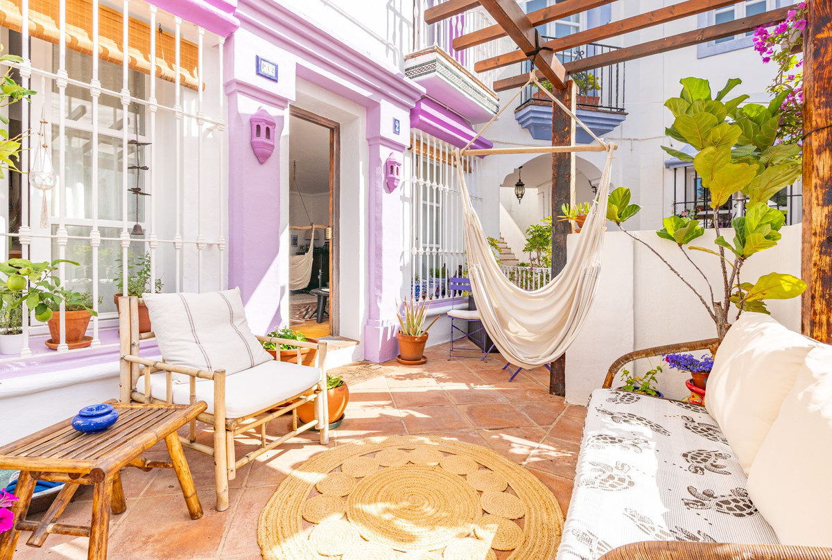 2 Bedroom Villa for Sale in Benahavís — 5