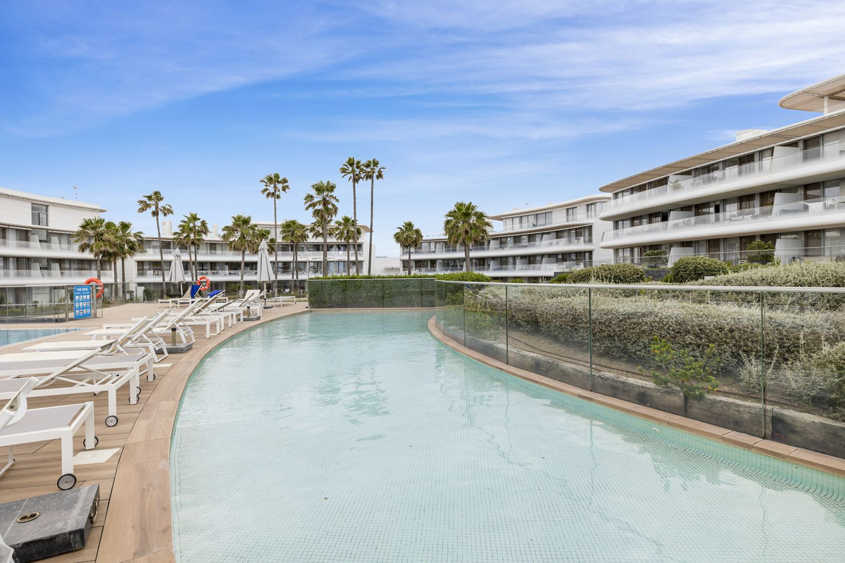 2 Bedroom Apartment for Sale in Estepona — view 2