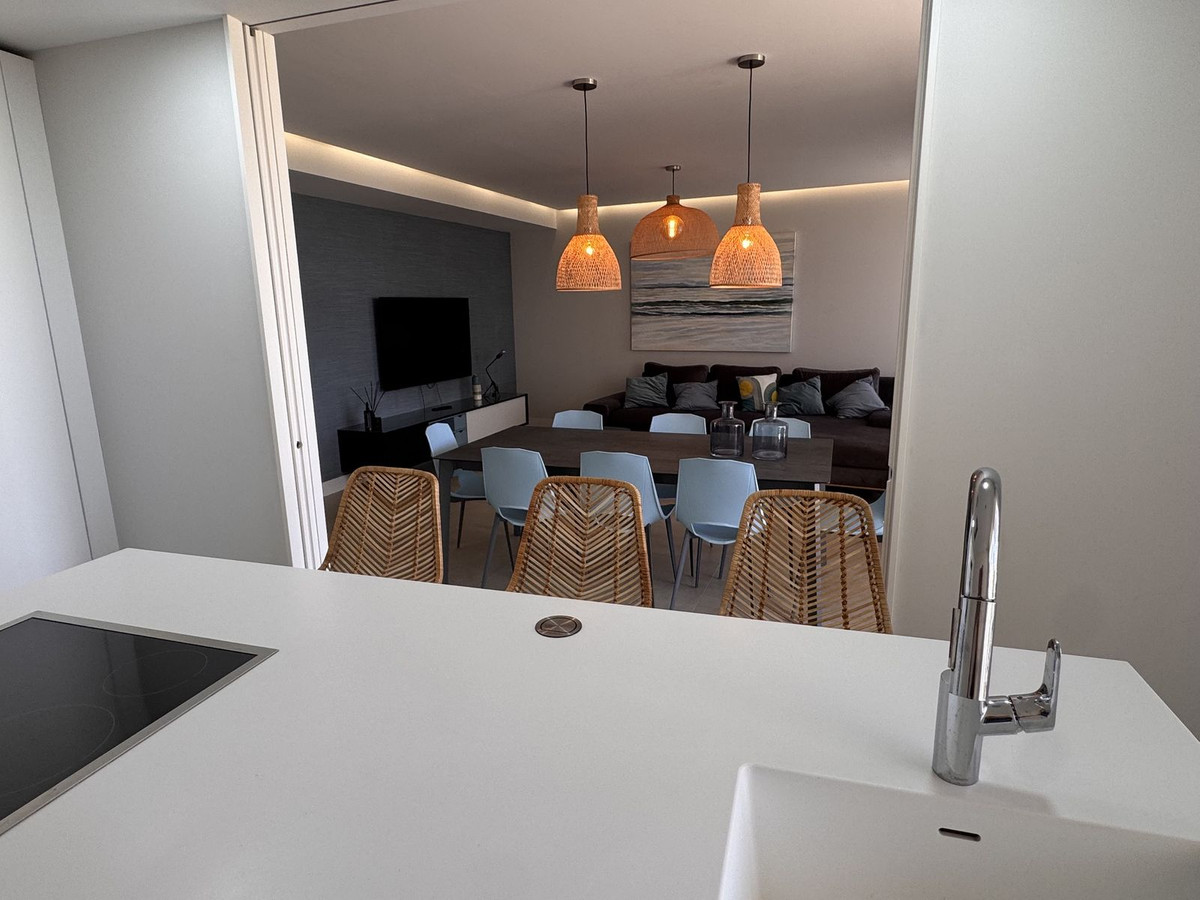 2 Bedroom Apartment for Sale in Estepona — view 14