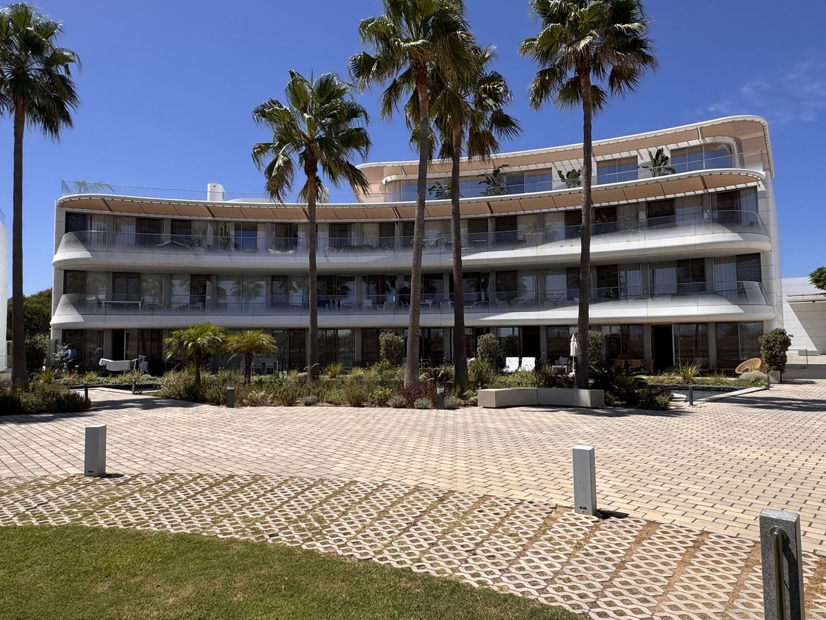 2 Bedroom Apartment for Sale in Estepona — view 3