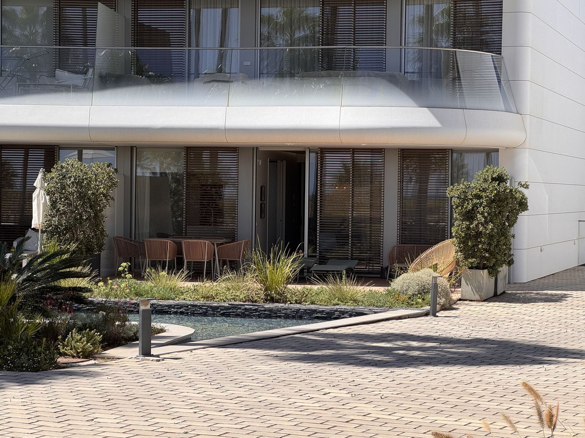 2 Bedroom Apartment for Sale in Estepona — view 4