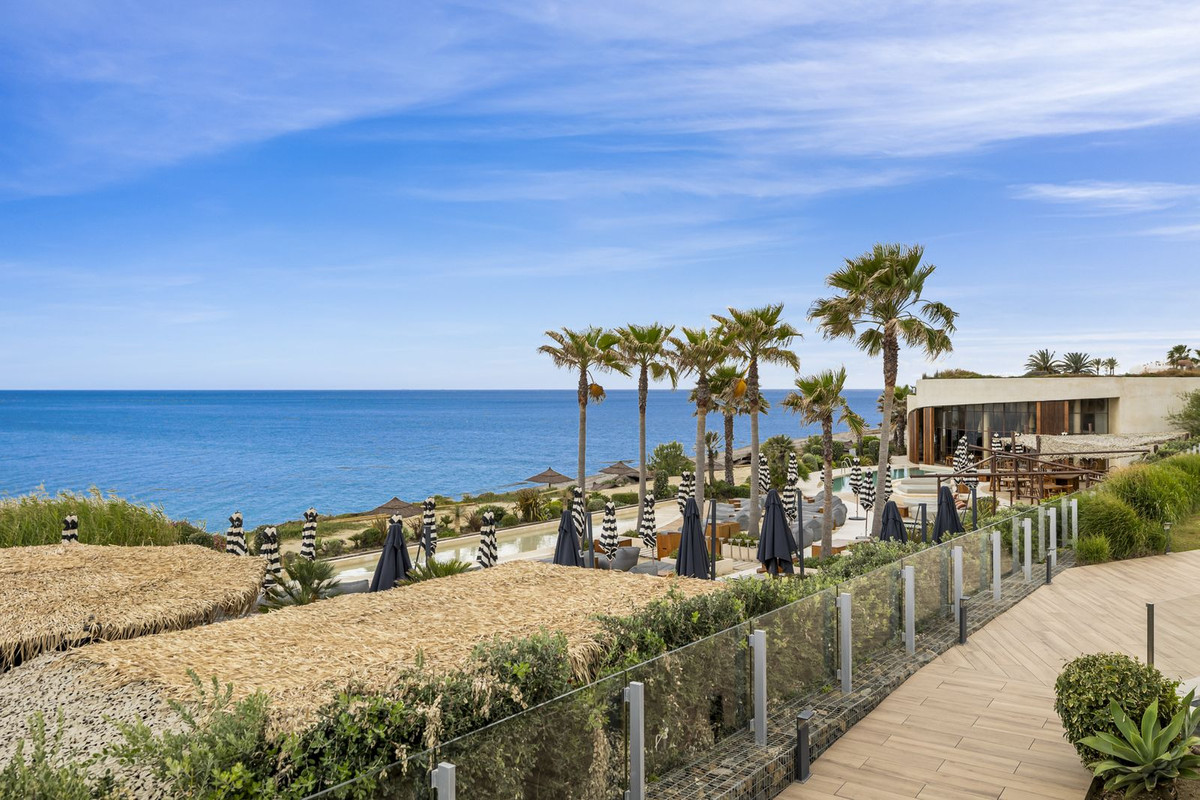 2 Bedroom Apartment for Sale in Estepona — view 6