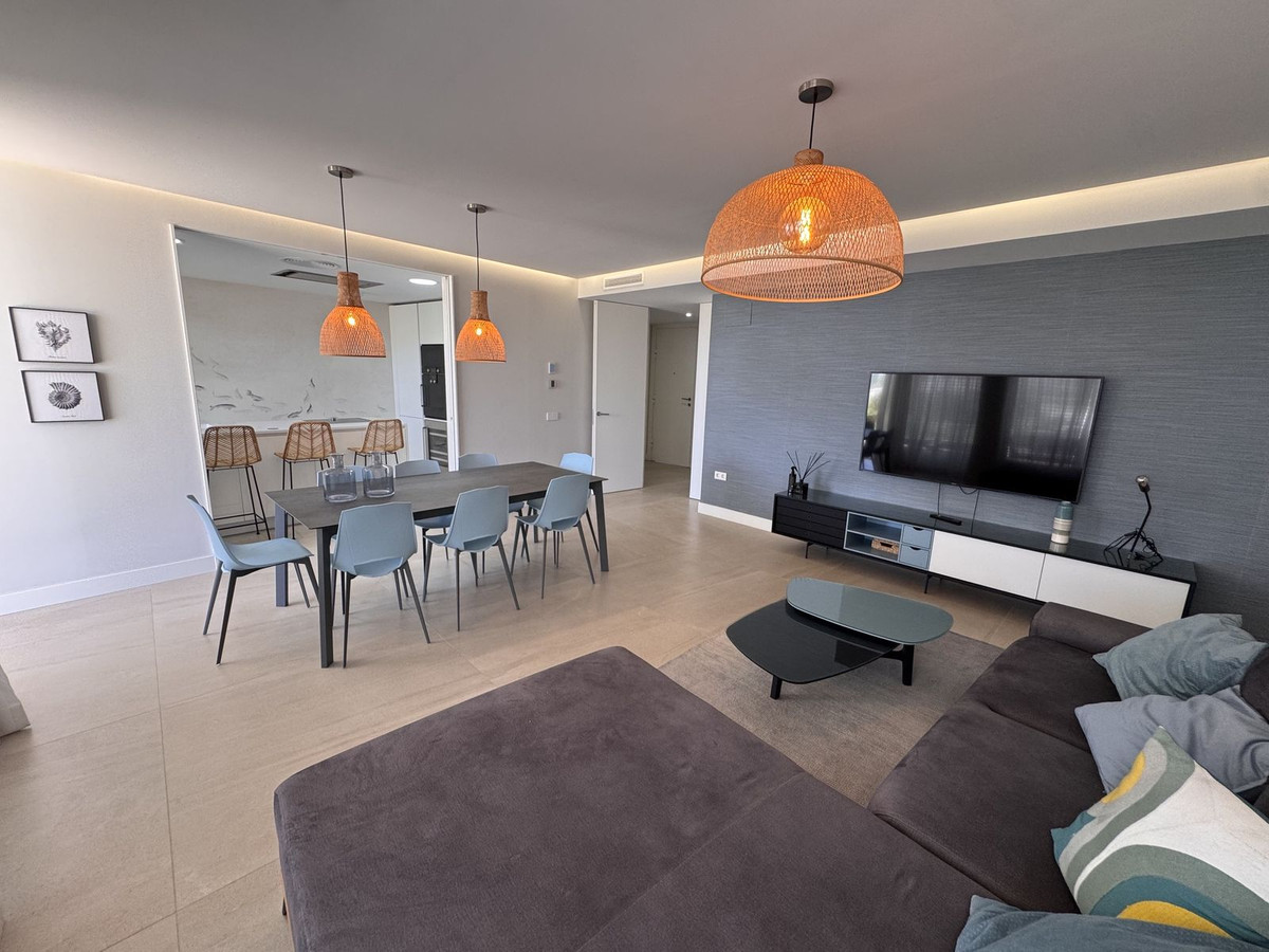 2 Bedroom Apartment for Sale in Estepona — view 10