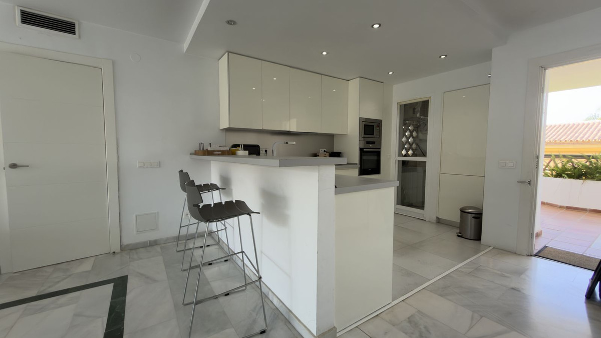 2 Bedroom Apartment for Sale in Puerto Banús — 2