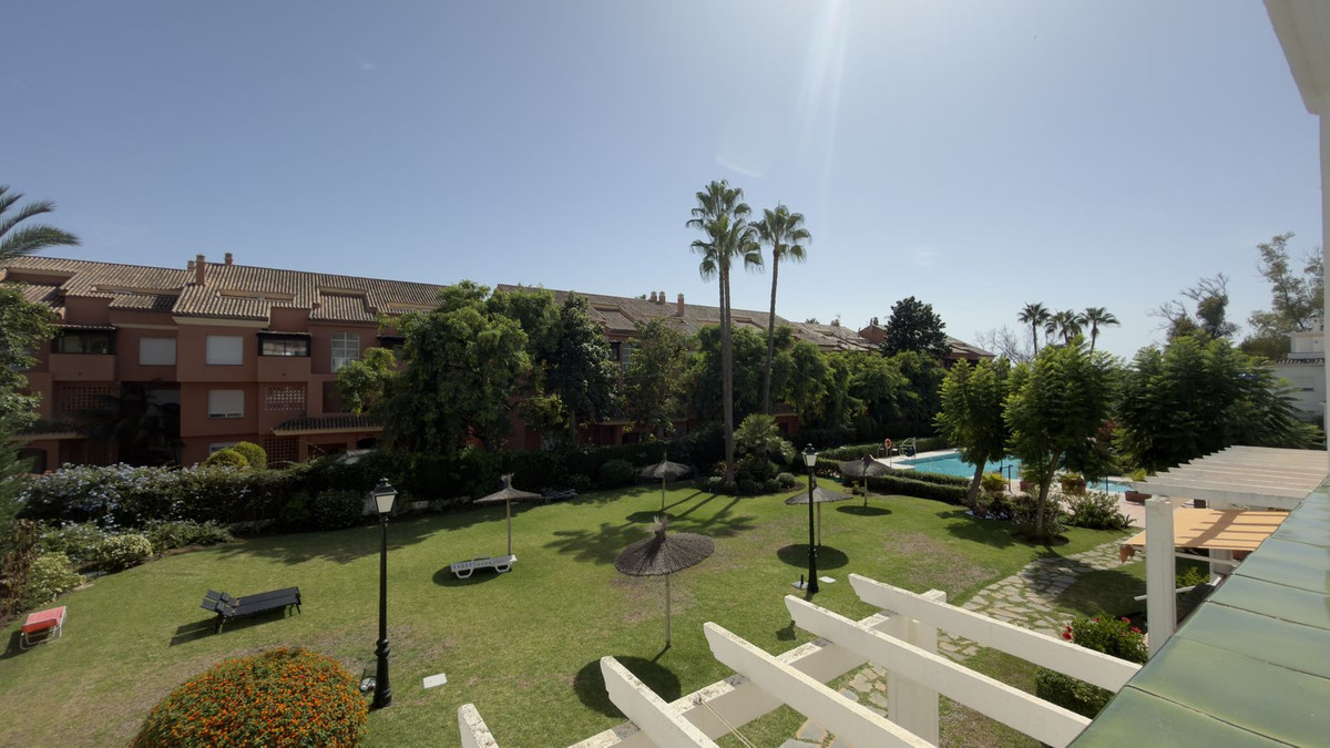 2 Bedroom Apartment for Sale in Puerto Banús — view 11