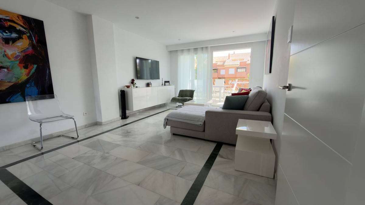 2 Bedroom Apartment for Sale in Puerto Banús — 3