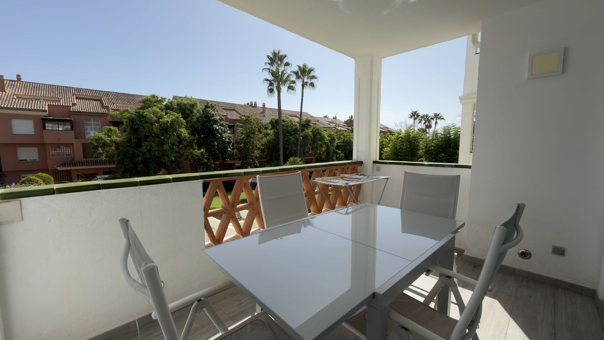 2 Bedroom Apartment for Sale in Puerto Banús — view 10