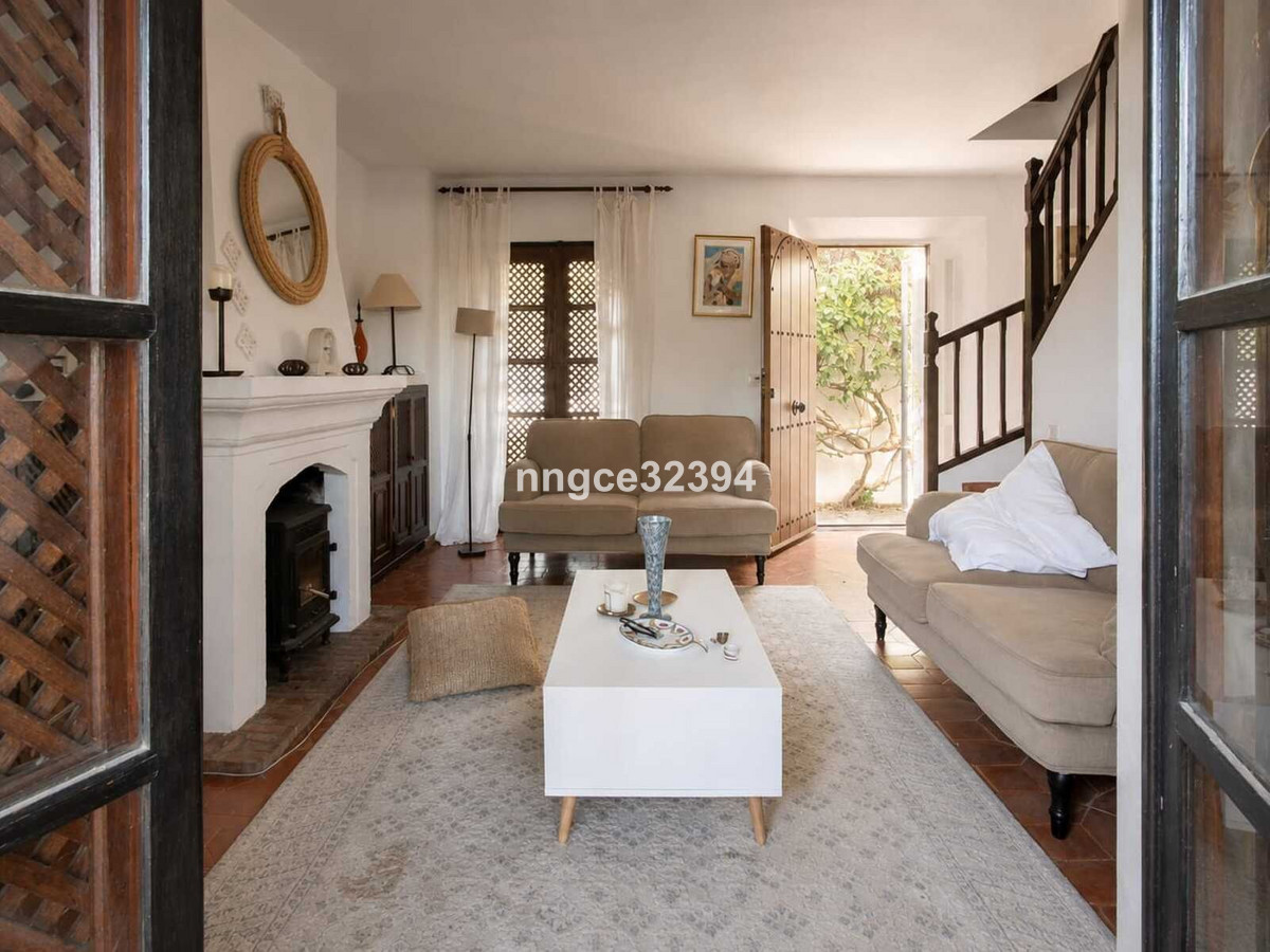 2 Bedroom Villa for Sale in Nueva Andalucía — view 3