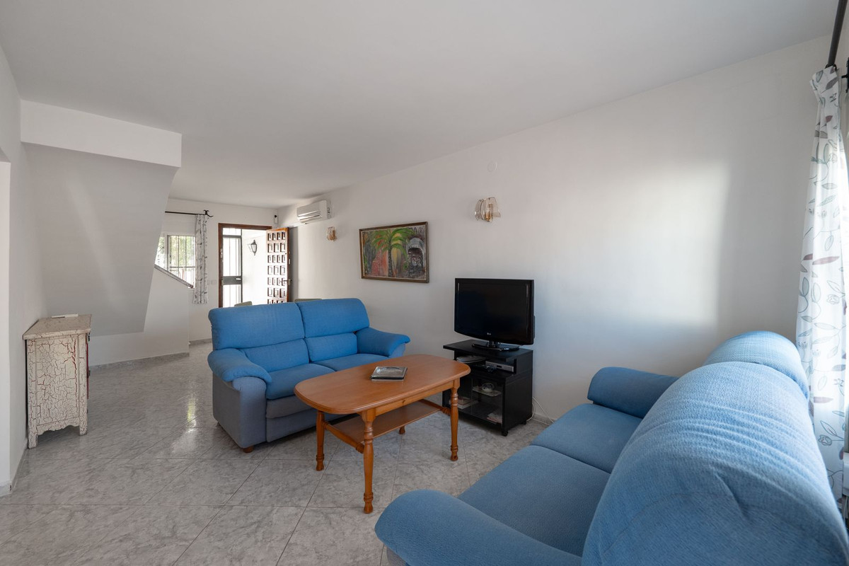 4 Bedroom Villa for Sale in Nueva Andalucía — view 2