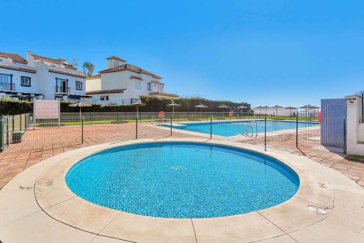 2 Bedroom Apartment for Sale in Estepona — view 2
