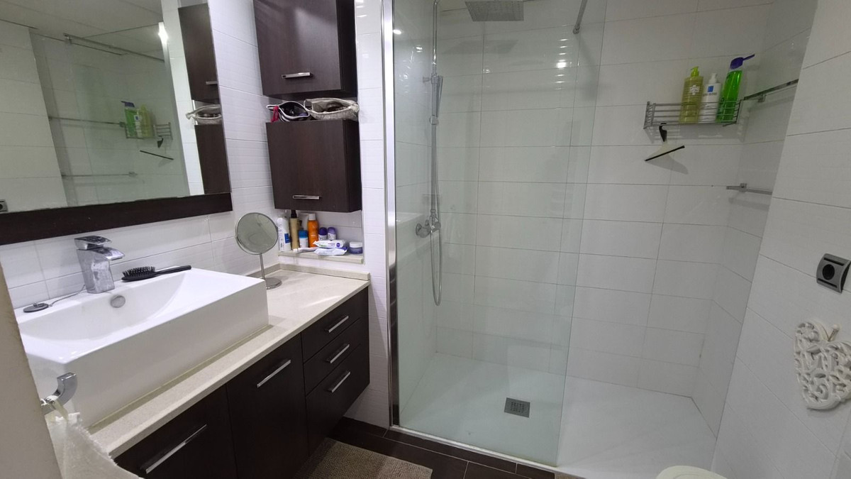 2 Bedroom Apartment for Sale in Estepona — view 13