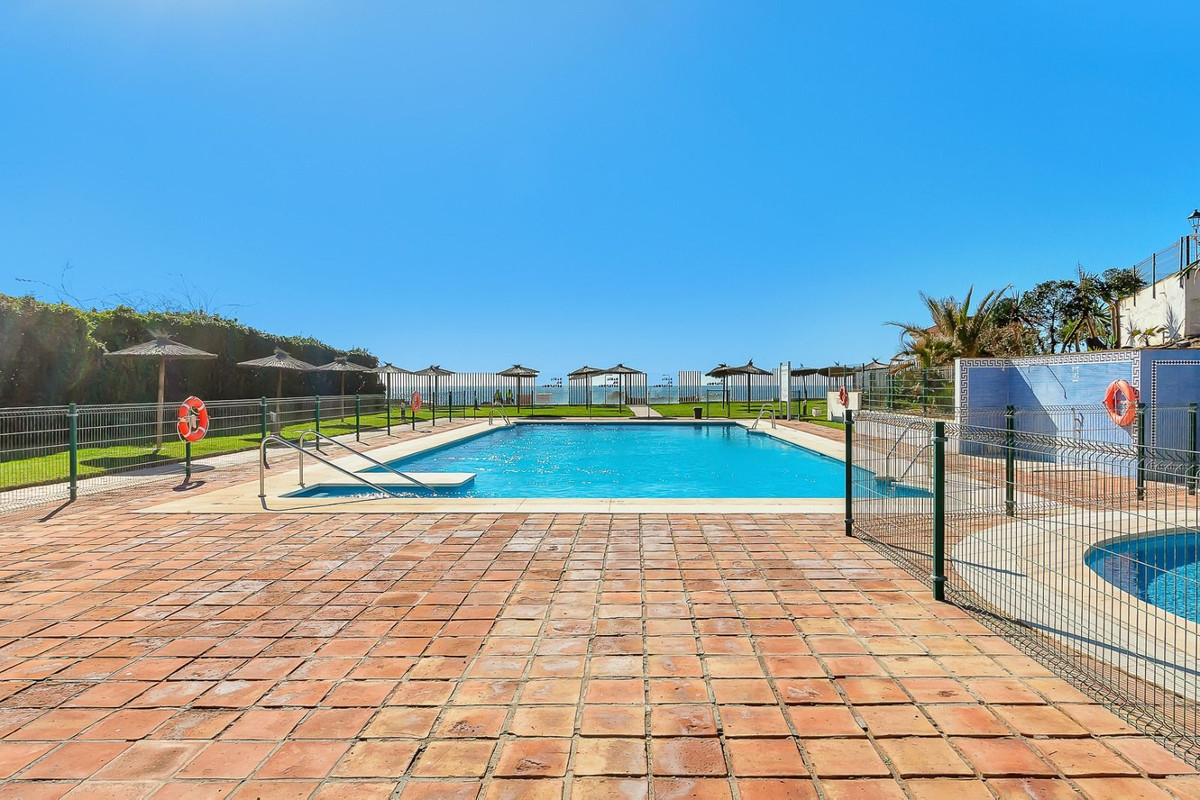 2 Bedroom Apartment for Sale in Estepona — view 3