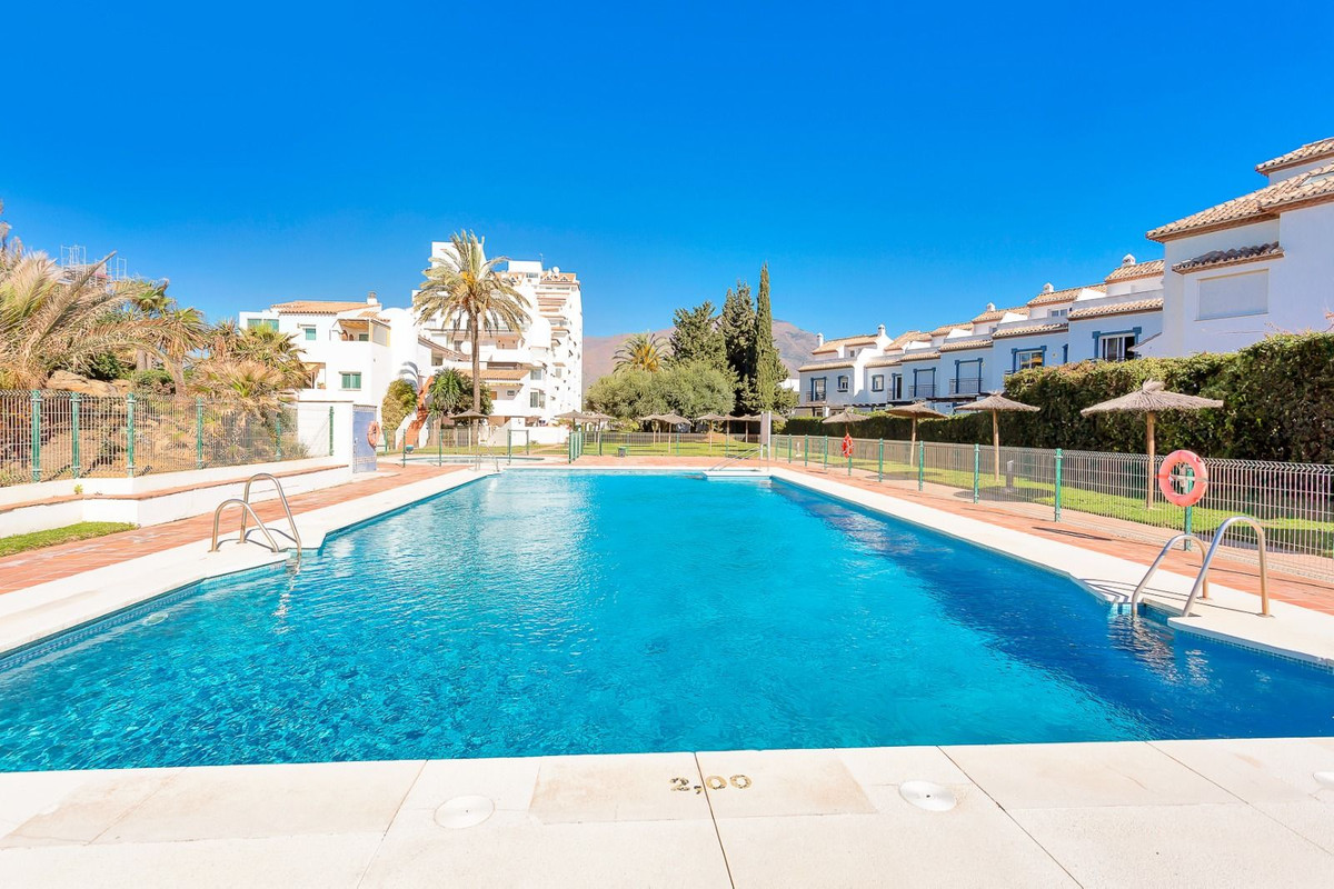 2 Bedroom Apartment for Sale in Estepona — view 4