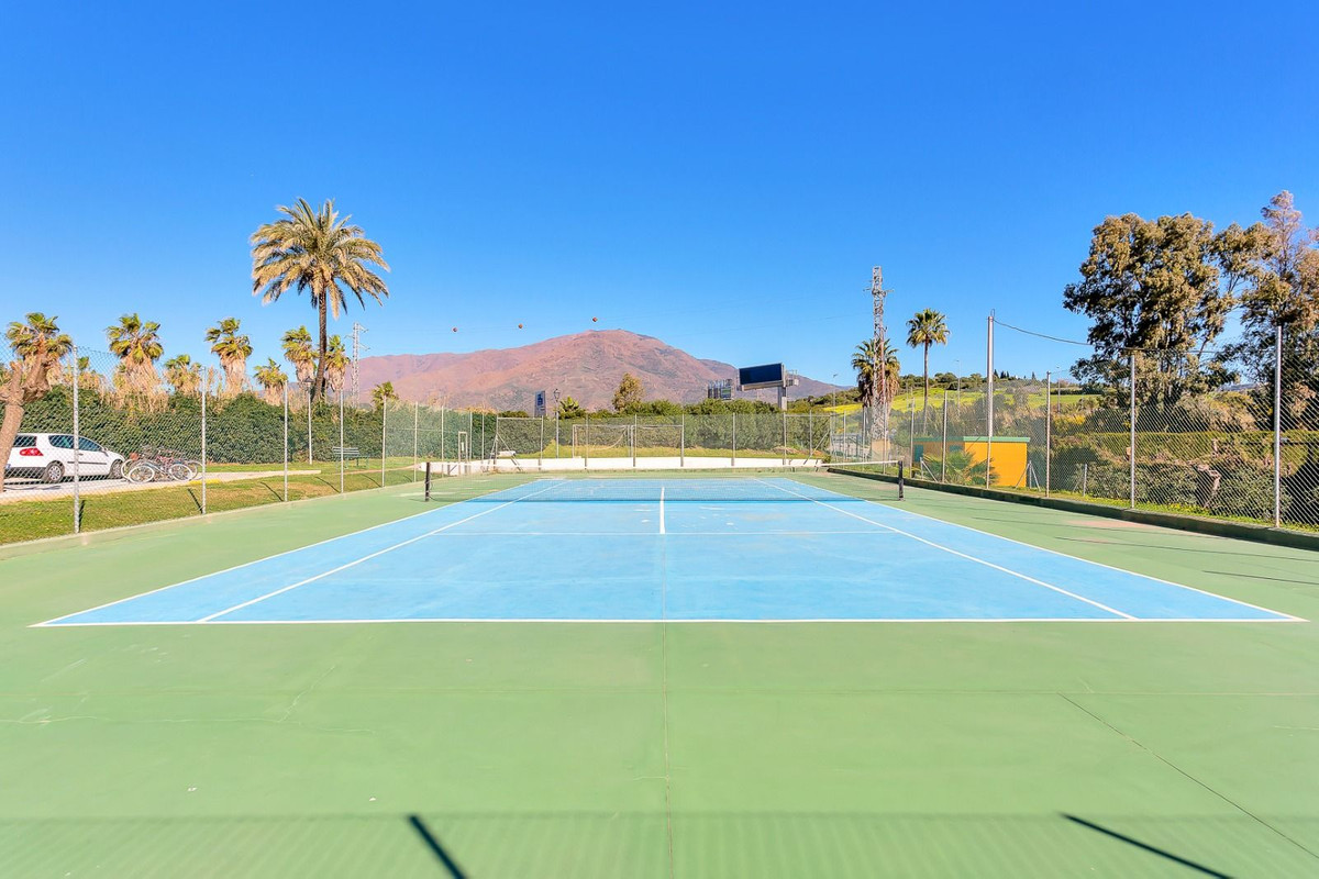 2 Bedroom Apartment for Sale in Estepona — view 5