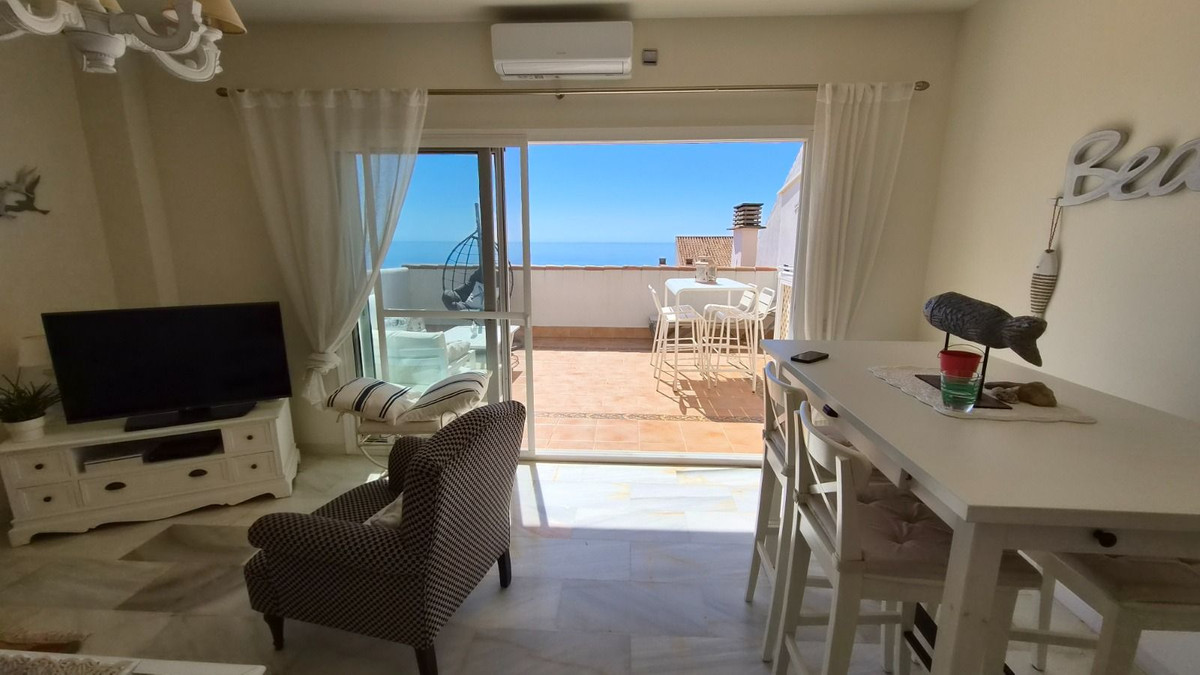 2 Bedroom Apartment for Sale in Estepona — view 8