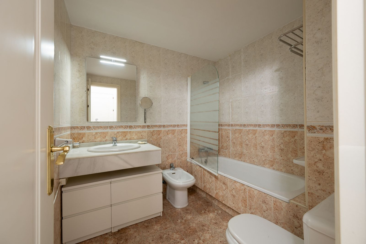 2 Bedroom Apartment for Sale in Nueva Andalucía — view 13