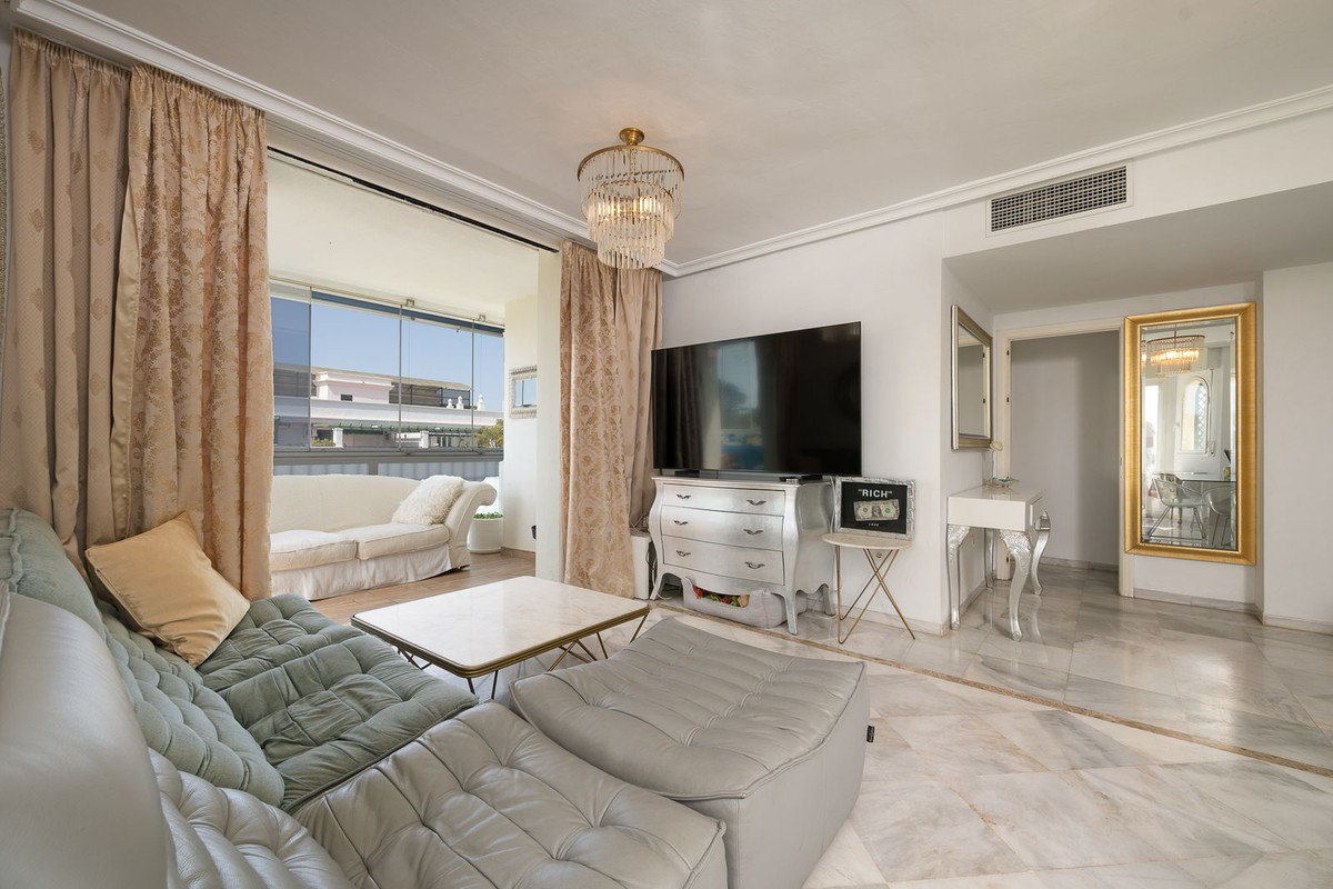 2 Bedroom Apartment for Sale in Nueva Andalucía — view 3