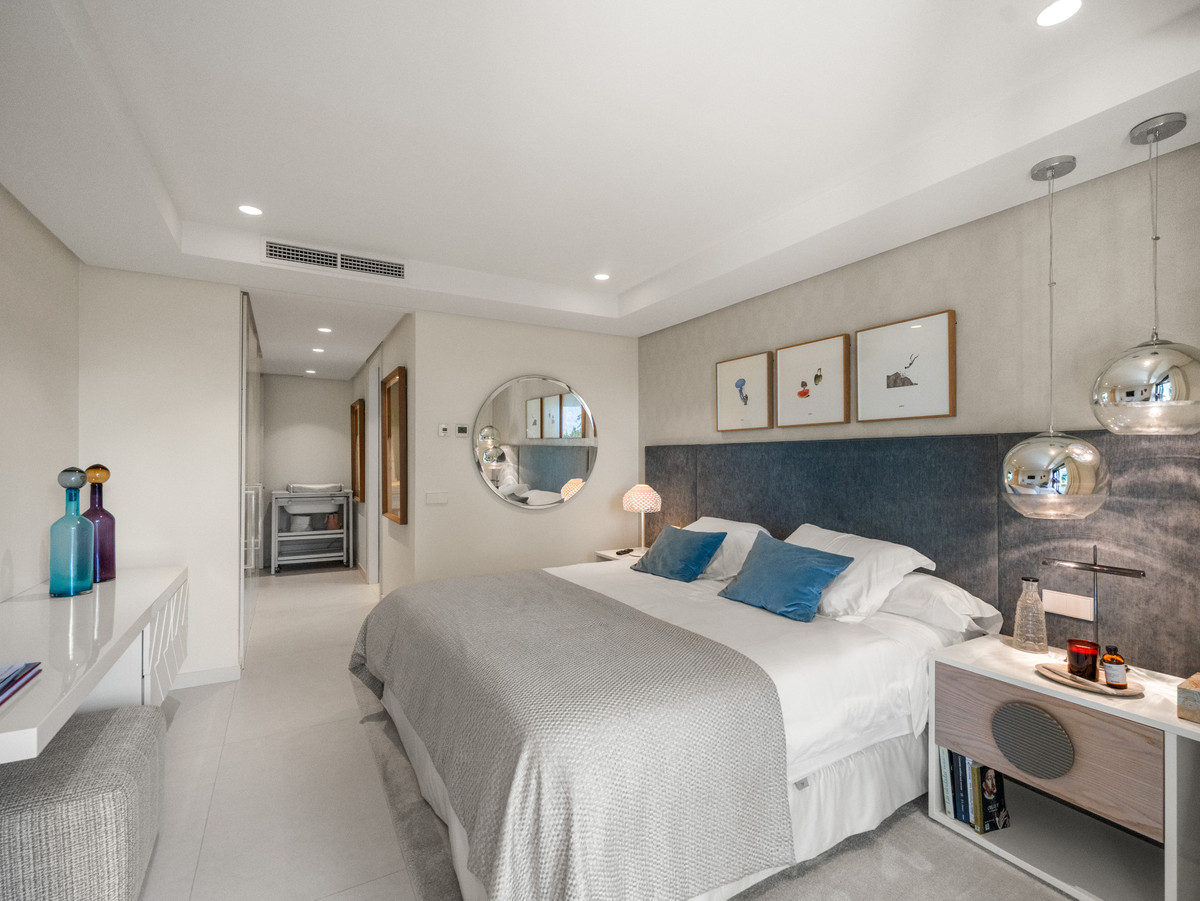 5 Bedroom Villa for Sale in The Golden Mile — view 15