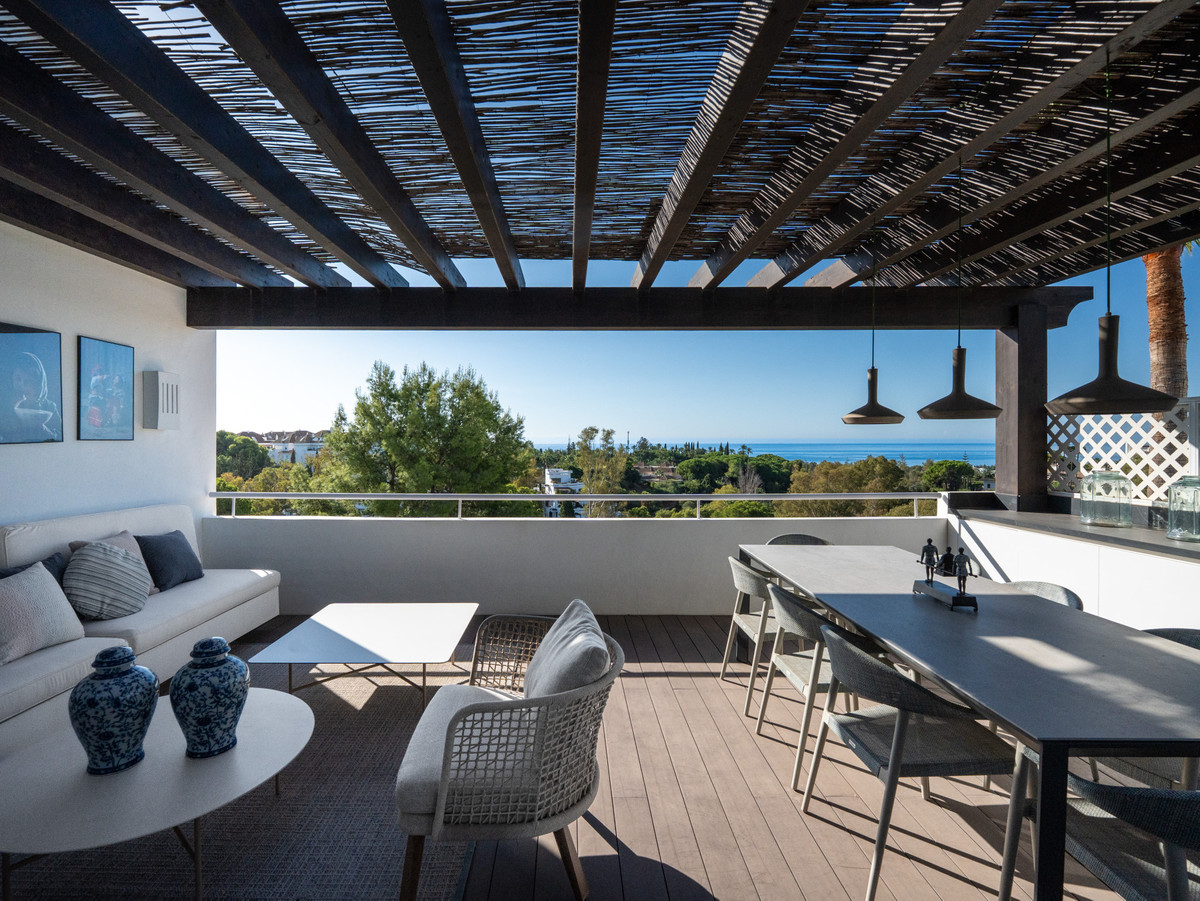 5 Bedroom Villa for Sale in The Golden Mile — view 3