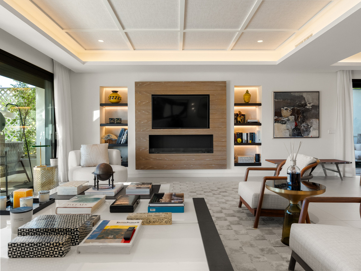 5 Bedroom Villa for Sale in The Golden Mile — view 8