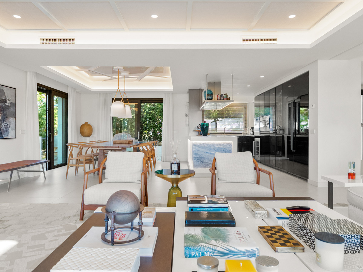 5 Bedroom Villa for Sale in The Golden Mile — view 9