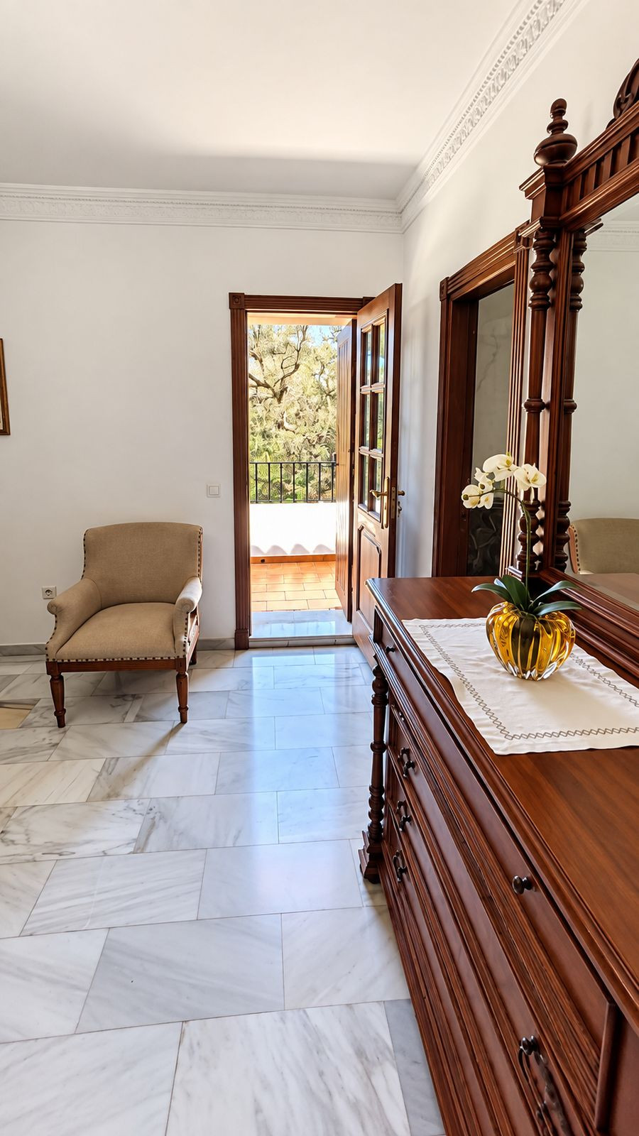 3 Bedroom Villa for Sale in Nueva Andalucía — view 11