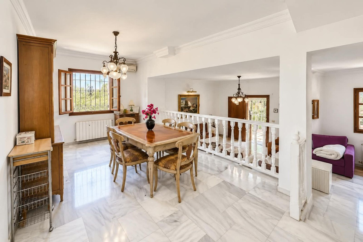 3 Bedroom Villa for Sale in Nueva Andalucía — view 4