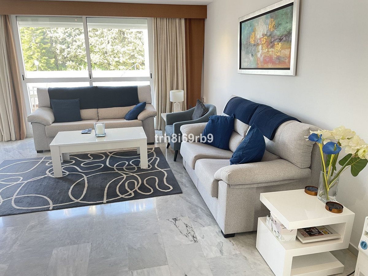 3 Bedroom Apartment for Sale in Estepona — 3
