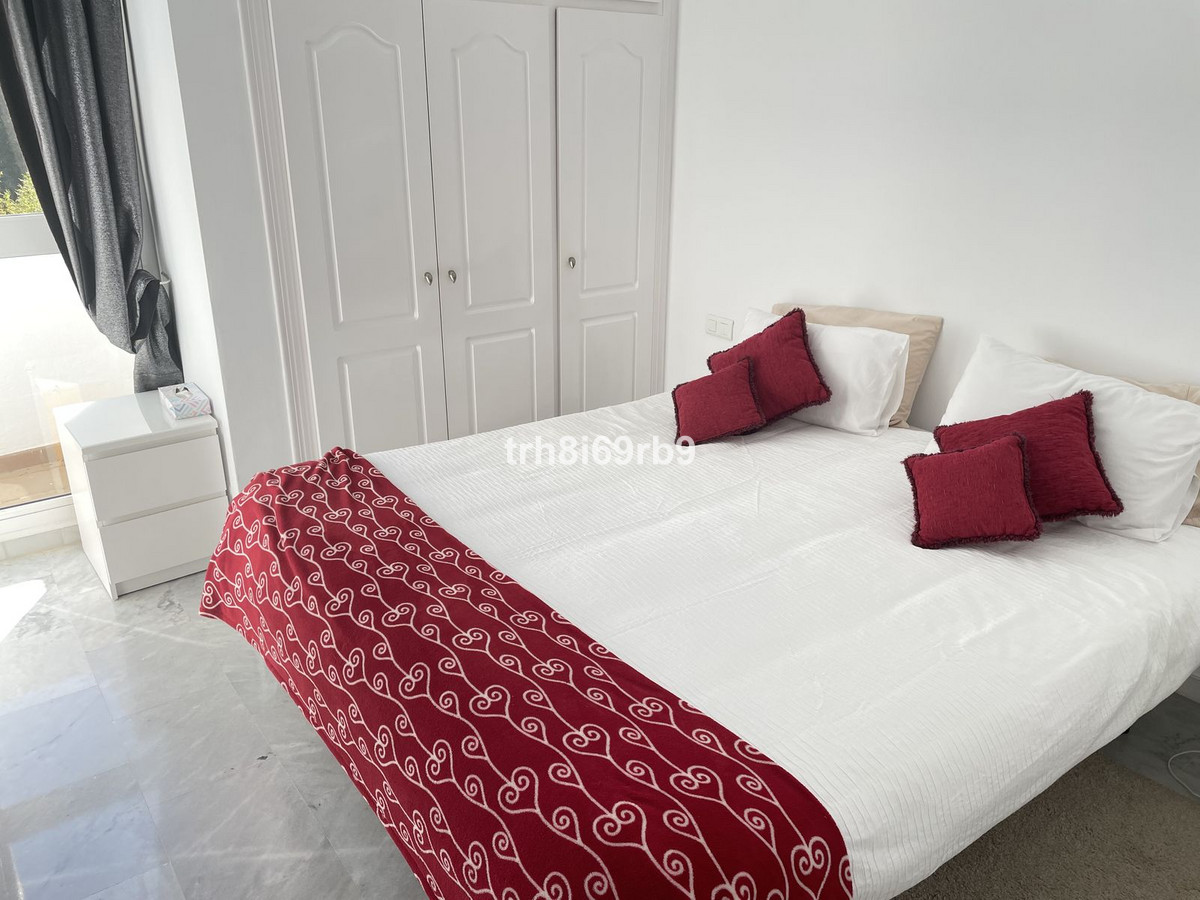3 Bedroom Apartment for Sale in Estepona — 7
