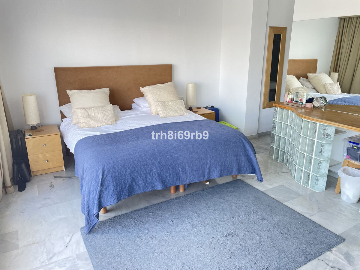 3 Bedroom Apartment for Sale in Estepona — 8