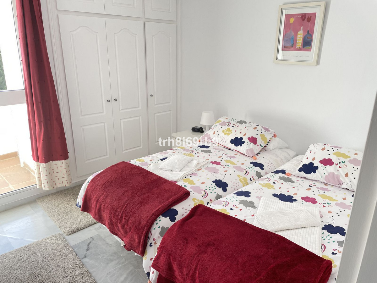 3 Bedroom Apartment for Sale in Estepona — 9