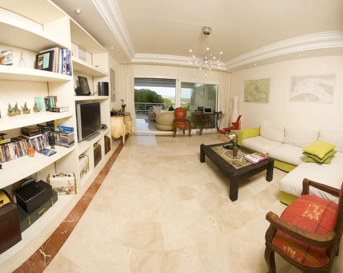 2 Bedroom Apartment for Sale in Nueva Andalucía — 2
