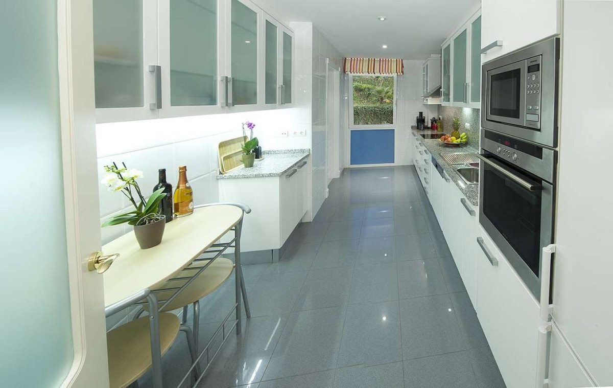 2 Bedroom Apartment for Sale in Nueva Andalucía — 3