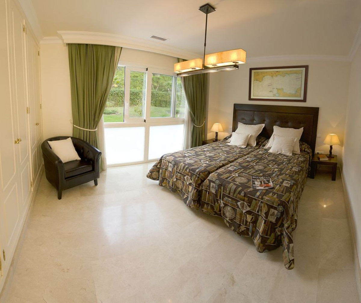 2 Bedroom Apartment for Sale in Nueva Andalucía — 7