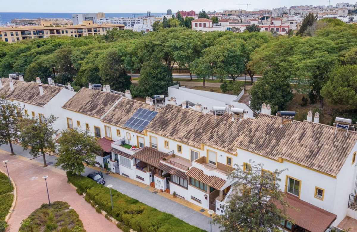 4 Bedroom Villa for Sale in Estepona