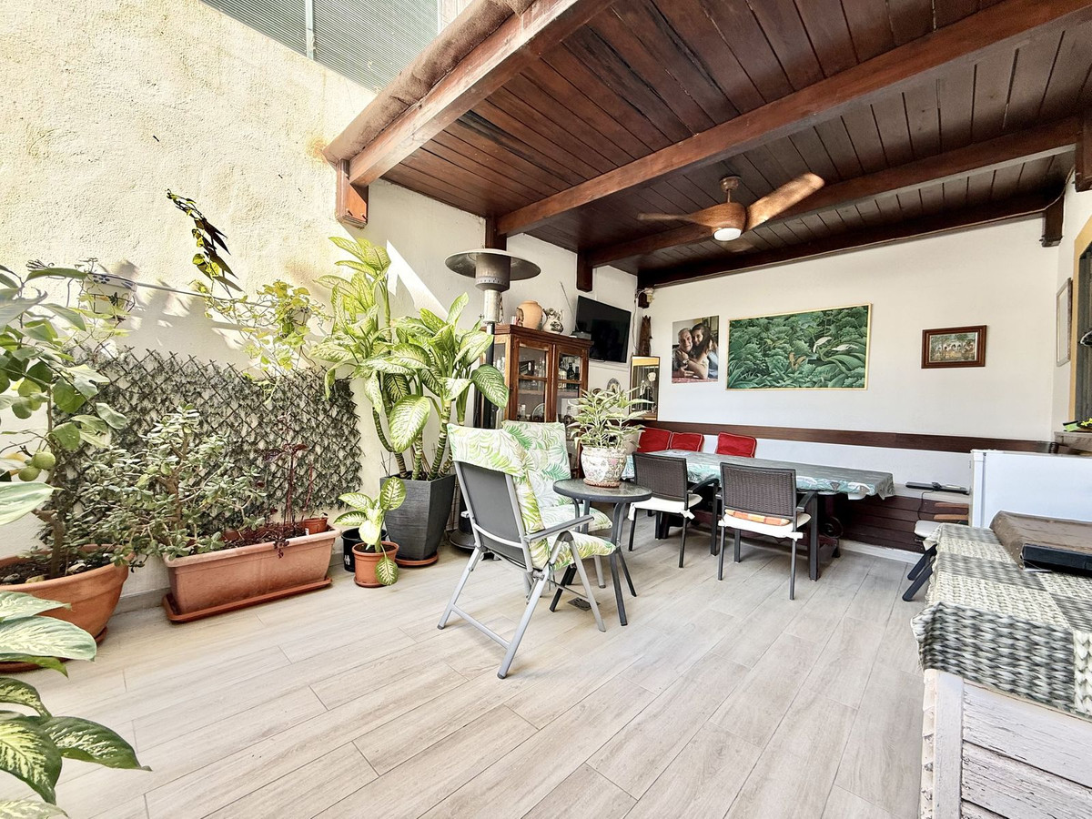 4 Bedroom Villa for Sale in Estepona — 2
