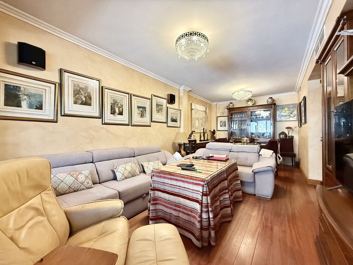4 Bedroom Villa for Sale in Estepona — 3
