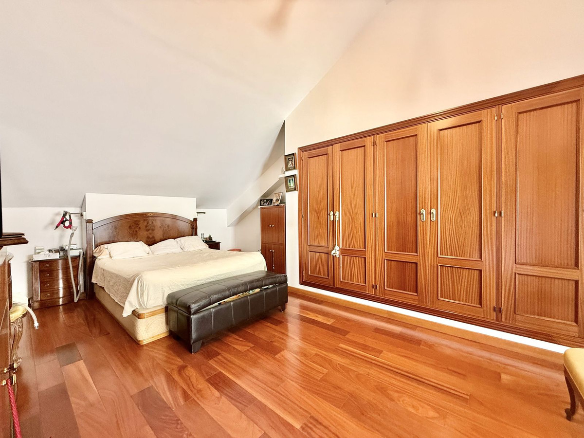 4 Bedroom Villa for Sale in Estepona — 5
