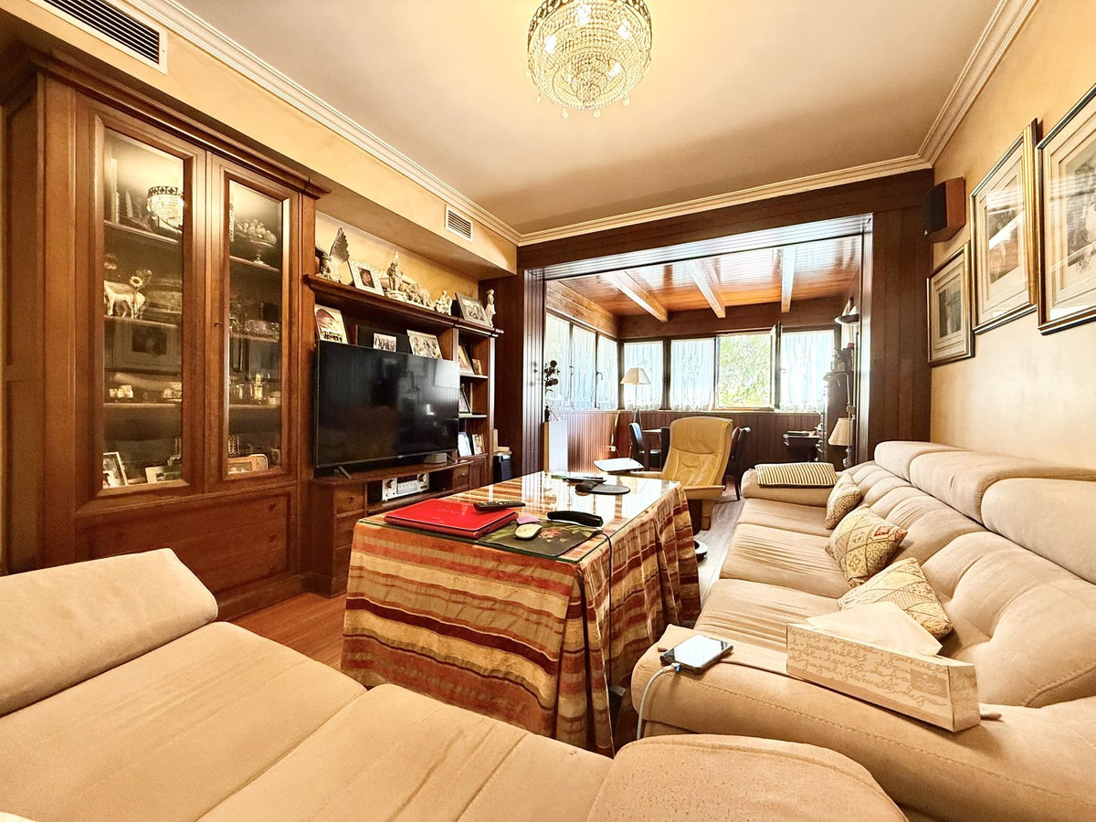 4 Bedroom Villa for Sale in Estepona — 8