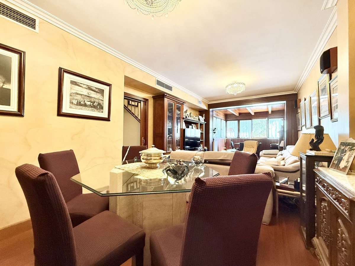 4 Bedroom Villa for Sale in Estepona — 9