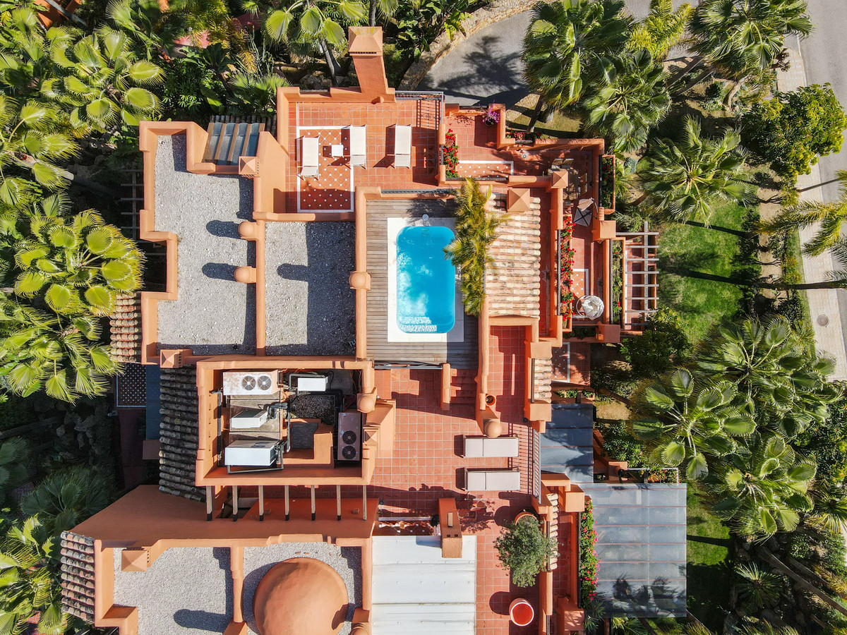 3 Bedroom Apartment for Sale in Puerto Banús — 2