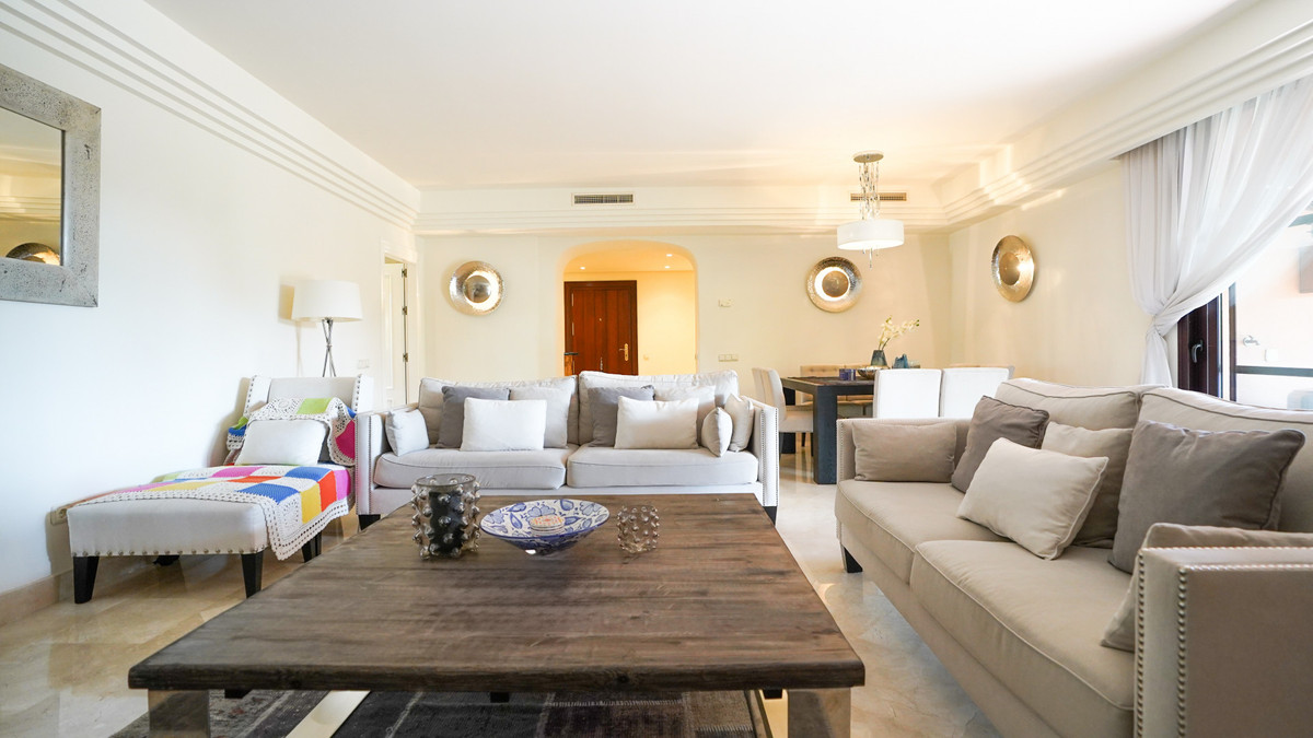 3 Bedroom Apartment for Sale in Puerto Banús — 4