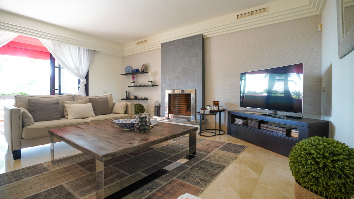 3 Bedroom Apartment for Sale in Puerto Banús — 5