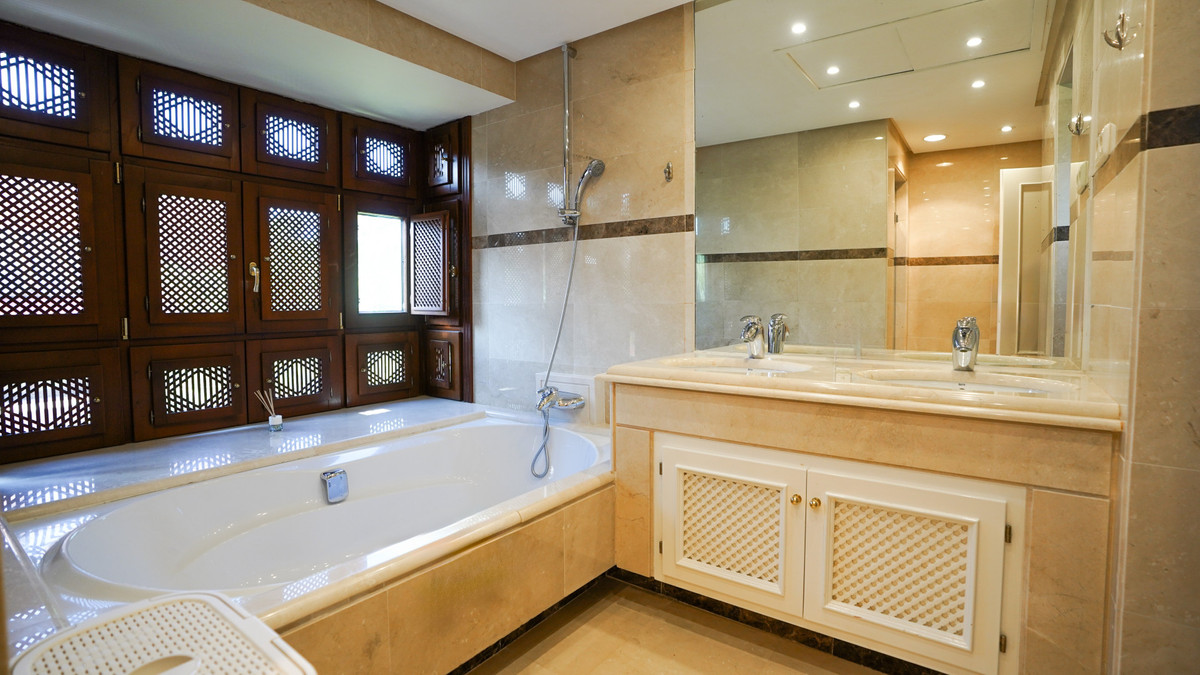 3 Bedroom Apartment for Sale in Puerto Banús — 8