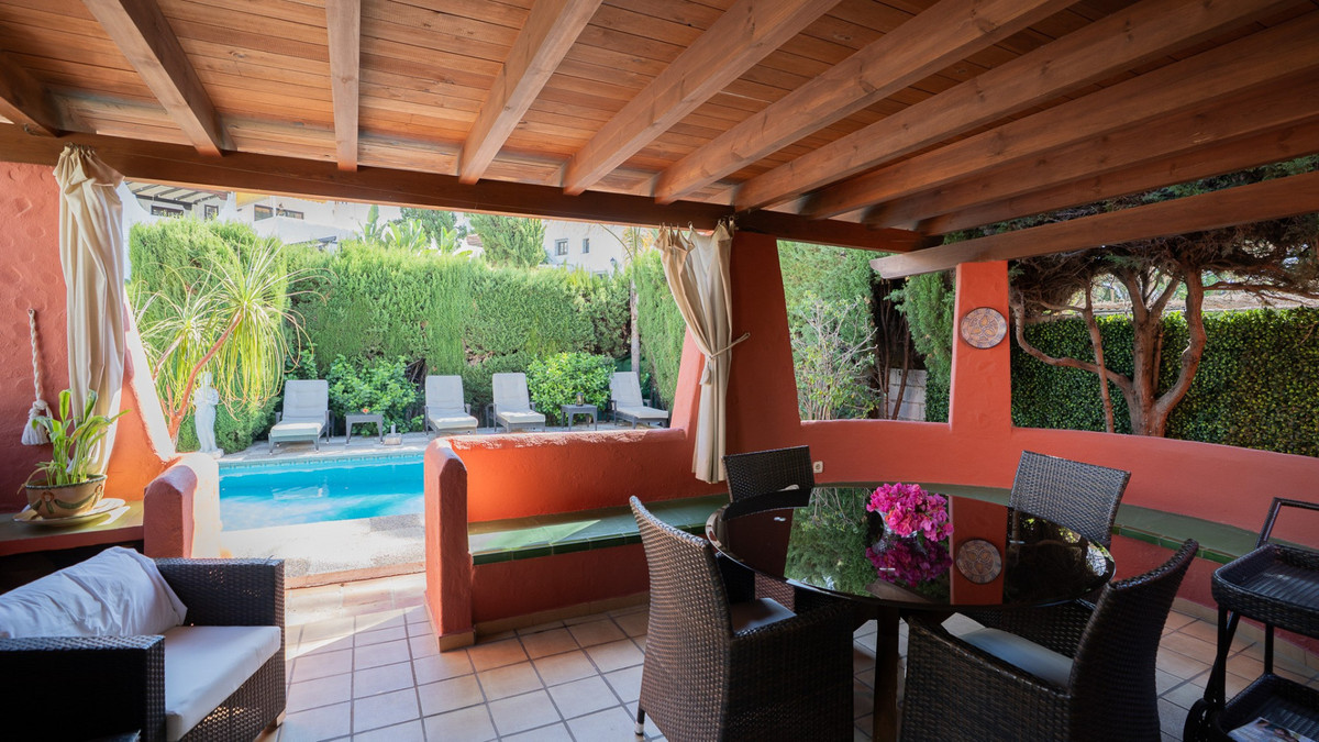 4 Bedroom Villa for Sale in Marbella — 2