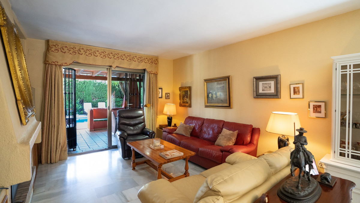 4 Bedroom Villa for Sale in Marbella — 3